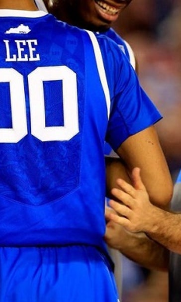 Kentucky player selling special kind of perfect record t-shirt